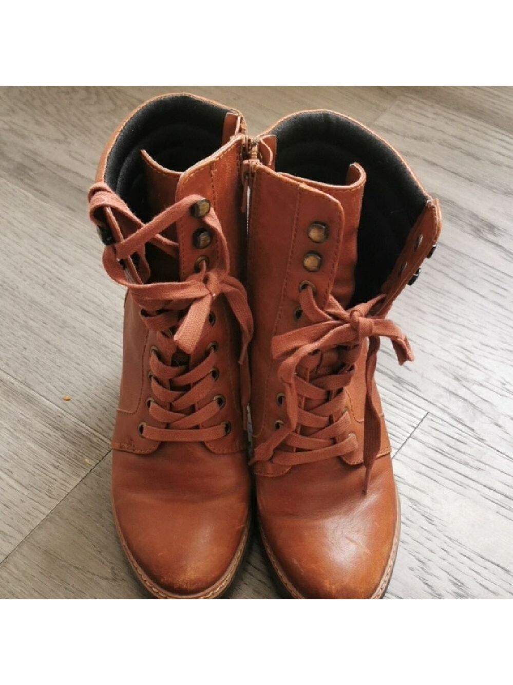 Naturalizer womens Callie platform brown leather booties. Size 6.5"